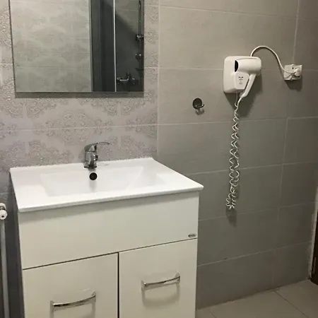 Rora Rose Βουκουρέστι