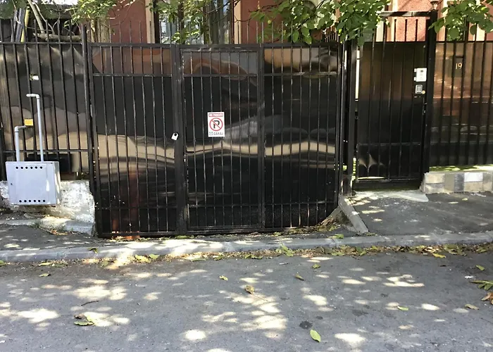 Rora Rose 招待所 3*